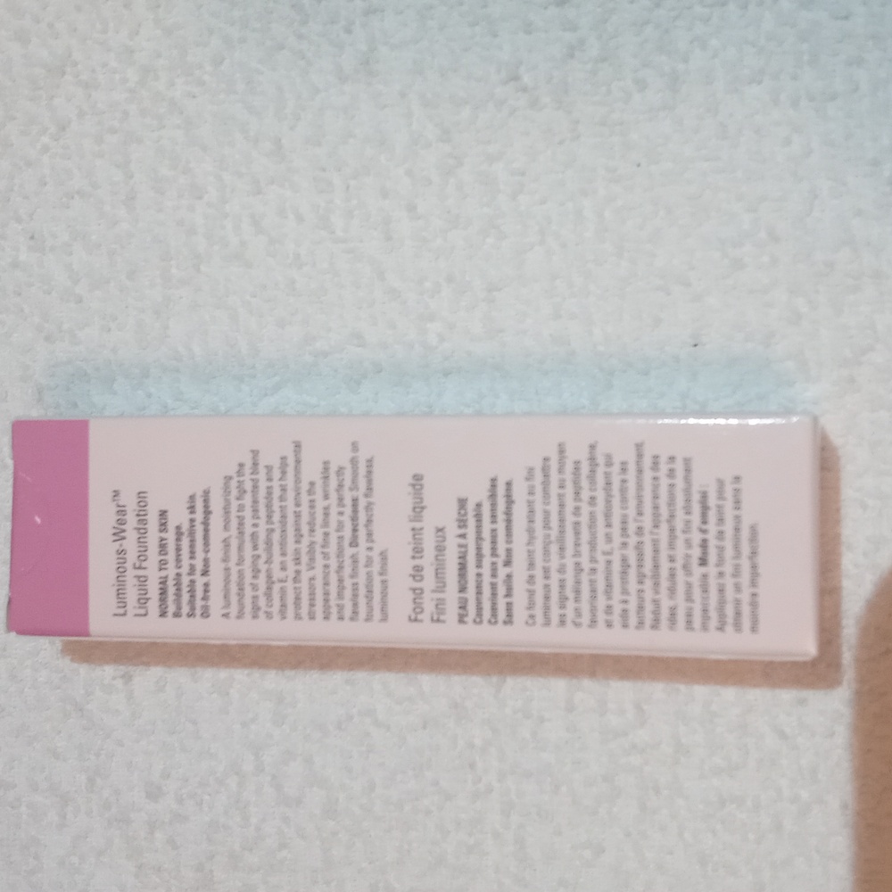 Mary Kay Timewise Luminous-Wear Foundation - Picture 2 of 3